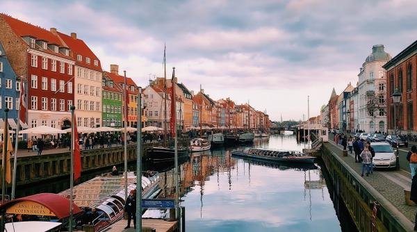 impuscaturi la un centru comercial din copenhaga autorul atacului armat a fost arestat