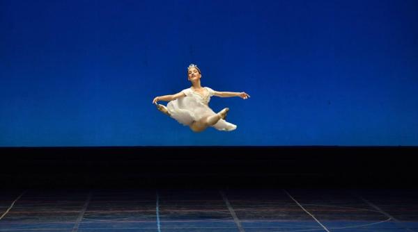 o fosta balerina se inroleaza in armata ucraineana