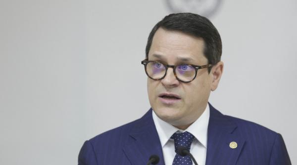 seful sri depasit la capitolul salariu de toti adjunctii sai eduard hellvig a luat credit de la un ifn