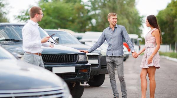 aproape jumatate dintre romani prefera o masina second hand pentru ca nu isi permit una din showroom