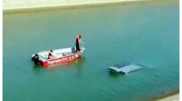 bacau doua persoane au murit dupa ce o masina a cazut intr un canal