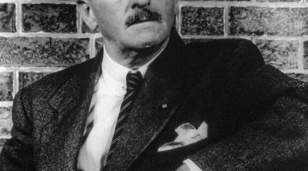 scriitorul care s a jucat toata viata de a dumnezeu