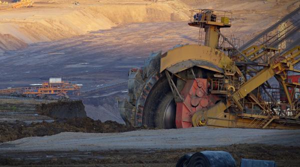 ofensiva rezistentilor impotriva mineritului care nu vrea sa se predea