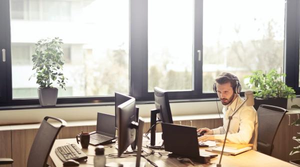 circa 50 dintre angajatii romani si au schimbat locul de munca in timpul pandemiei de covid 19