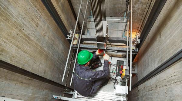 cine este responsabil de mentenanta liftului din bloc si care sunt obligatiile proprietarilor