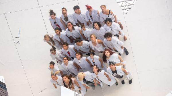 dansatorii reprezentanti ai tnrs la repetitiile pentru premiera spectacolului final al people power partnership