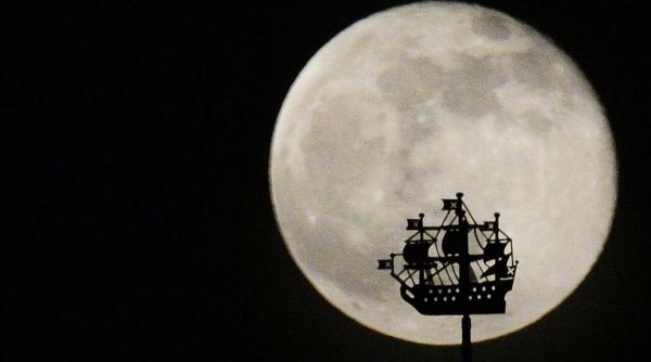 jacheta purtata de buzz aldrin la bordul apollo 11 a fost vanduta la licitatie