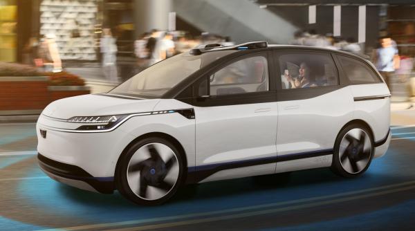 cadillac pluseaza display de 55 de inchi