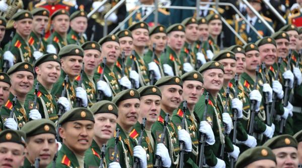 putin momeste cu bani mii de voluntari pentru a si reface armata in ucraina