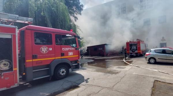 incendiu la o anexa lipita de cladirea operei nationale din bucuresti