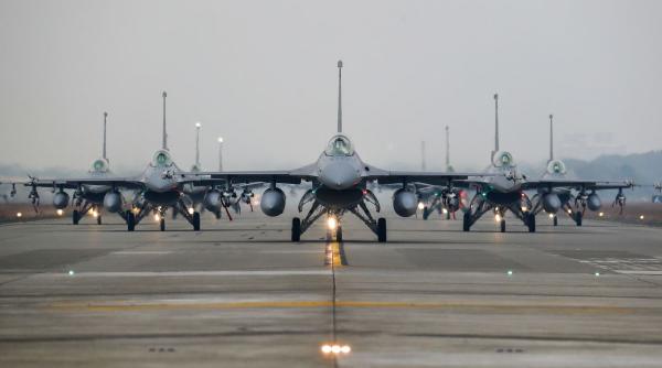 taiwanul a trimis avioane de vanatoare pentru interceptarea a zeci de aeronave militare chineze