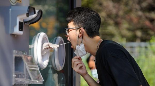 80 000 de turisti inchisi intr o statiune chinezeasca