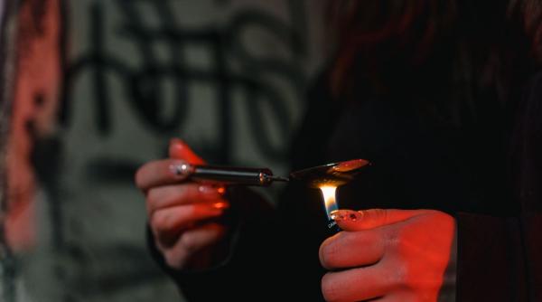 singuratatea copiilor duce chiar si la consumul de droguri