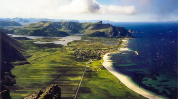 un pod din norvegia s a prabusit mai multe autovehicule au cazut in apa