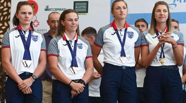 canotorii romani castiga medalii oficialii isi confrunta orgoliile