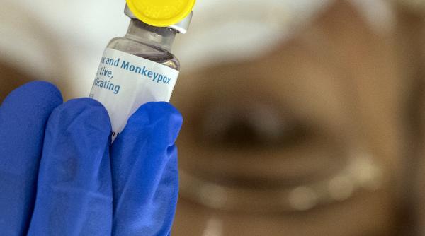 romania isi face stocuri de vaccin antivariolic 10 000 de doze in rezerva ministerului sanatatii