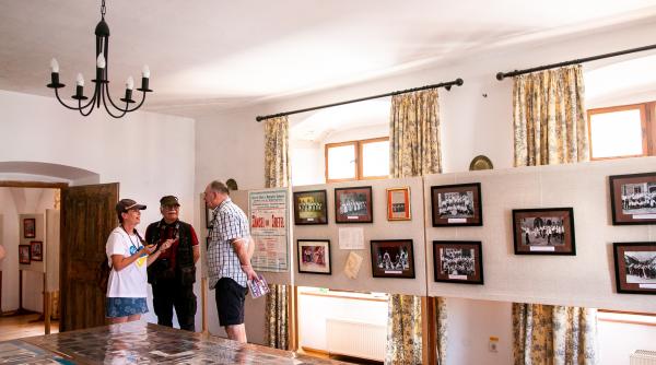 scoala din deal a sasilor sighisoreni o jumatate de mileniu de existenta