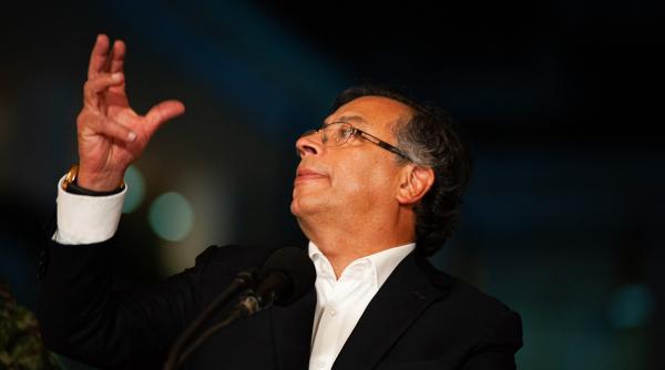 opt politisti au fost ucisi intr o explozie si un atac armat in columbia