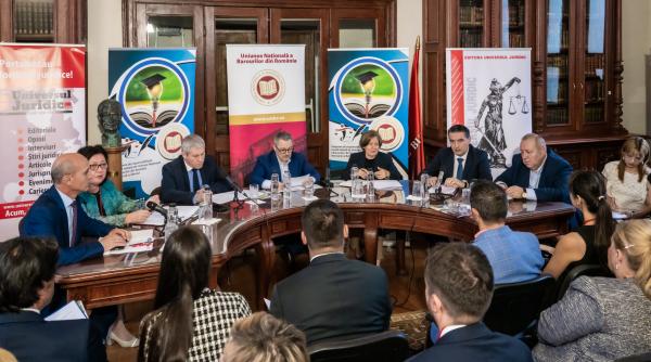CONFERINȚA DE LANSARE A PROIECTULUI DE EDUCAȚIE JURIDICĂ Fii Avocat în Școala Ta!  - FAST - EDIȚIA A DOUA