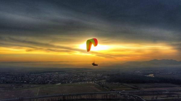 o sportiva din serbia a cazut cu parapanta de la 15 metri inaltime