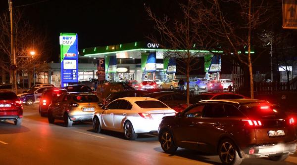 barilul e in cadere libera dar nu mai scad preturile benzinei si motorinei