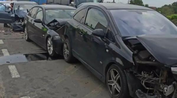 cinci masini implicate intr un accident in judetul cluj trei persoane au fost ranite