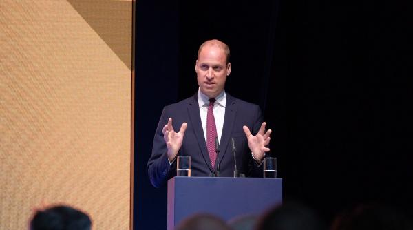 printul william isi omagiaza bunica si promite sa isi sustina tatal