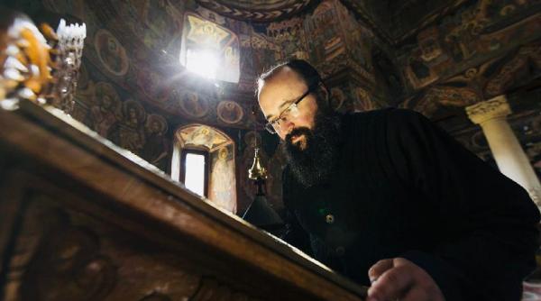 Părintele Visarion Alexa, reţinut de Poliţie pentru agresiune sexuală la spovedanie. Reacția BOR