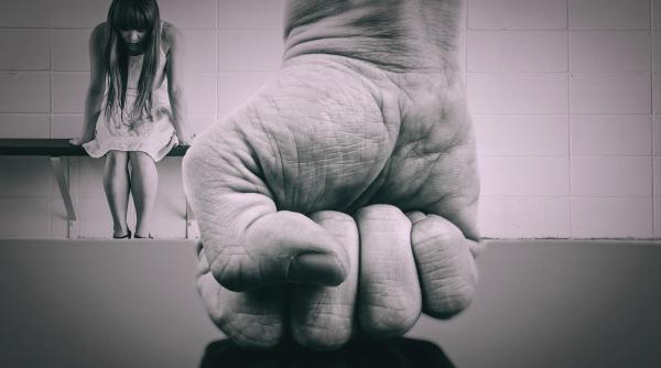 procesul monstrului la lugoj tata judecat pentru ca si a violat trei ani fiicele