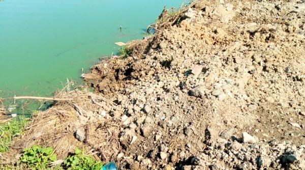 balta tuzla ingropata in gunoaie