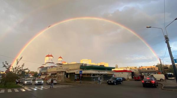 imagini spectaculoase cu un curcubeu