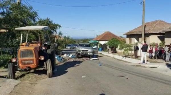 accident cumplit in mehedinti cinci persoane ranite una grav dupa impactul intre un autoturism cu o caruta