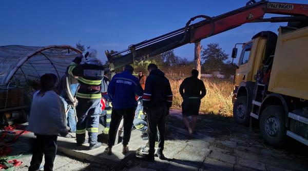 salvare spectaculoasa un cal a fost scos dintr un beci de aproximativ 3 m adancime