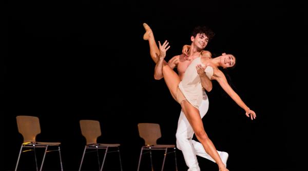 teatrul de balet sibiu a inceput stagiunea in germania romeo si julieta rock story s a dansat cu casa inchisa la landshut