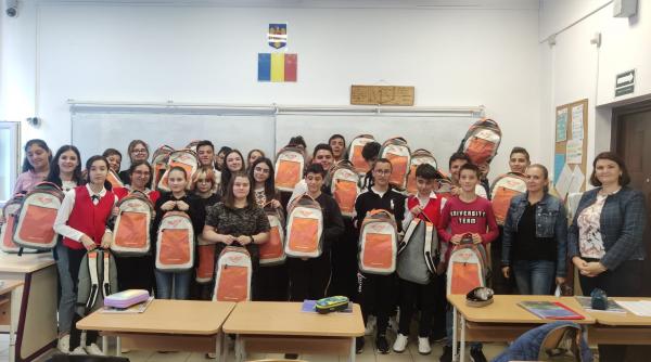 fundatia mereu aproape si ruris au sustinut 20 000 de elevi de la scoli din toate regiunile tarii cu ghiozdane complet echipate la inceputul anului scolar prin cele sase editii ale programului educatie pentru romania