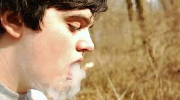 lege noua minorii care fumeaza in public vor fi amendati