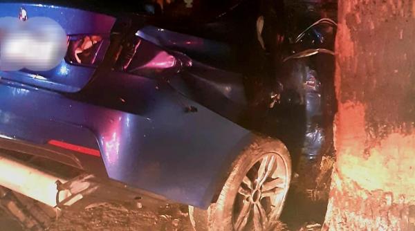accident in constanta un tanar de 21 de ani a murit dupa ce masina pe care o conducea a lovit un copac