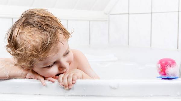 copilului tau nu ii place sa faca baie iata ce poti face