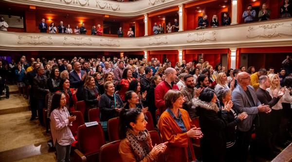 maratonul teatral 25 de ore de teatru non stop s a incheiat proiectele bis teatru continua