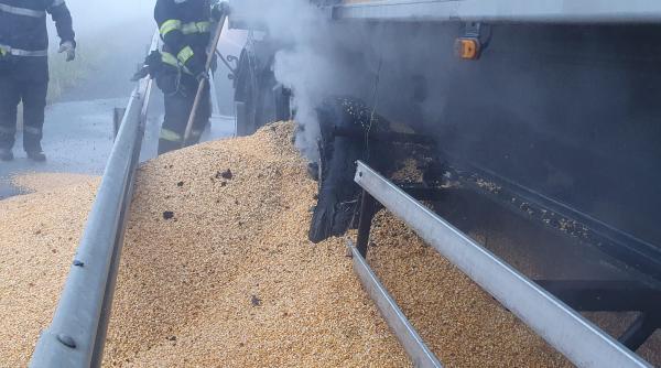 restrictii pe autostrada bucuresti constanta dupa ce un tir incarcat cu porumb a luat foc