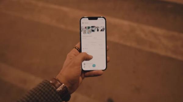 avertismentul politiei nu asculta muzica in casti cand traversezi sau nu utiliza telefonul sau nu alerga cand vrei sa utilizezi trecerea pentru pietoni