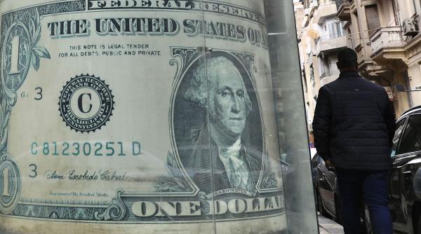 Dolarul american scade în raport cu leul românesc