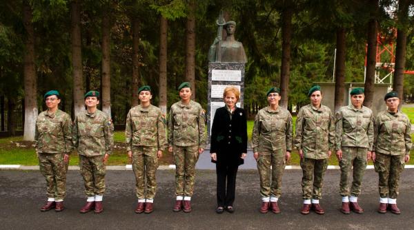 ms margareta si principele radu au vizitat la batalionul 21 vanatori de munte general leonard mociulschi din predeal