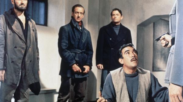 tunurile din navarone titlu de colectie la warner tv