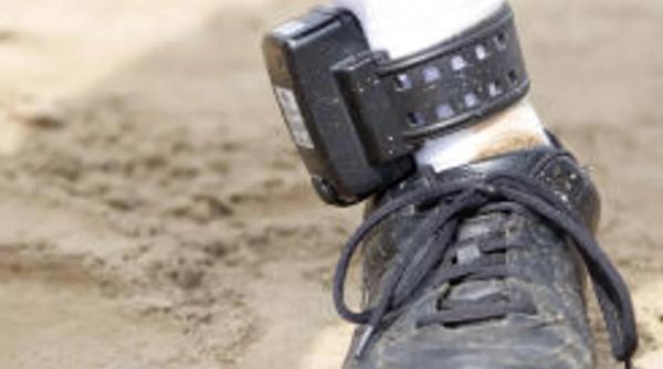 barbatul care a taiat cu un cutit bratara electronica de supraveghere a fost arestat