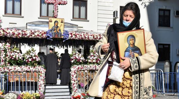 aproape 50 000 de pelerini s au inchinat la racla sfintei cuvioase parascheva