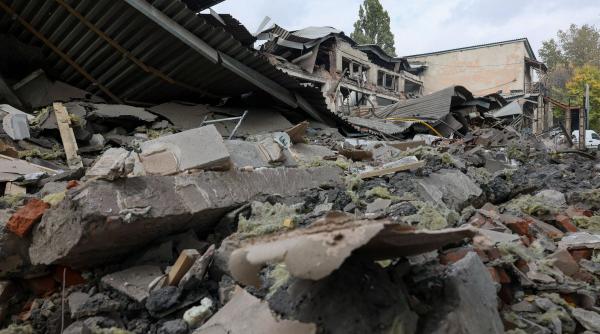 cel putin 17 persoane au murit in urma unui atac cu rachete asupra orasului zaporojie