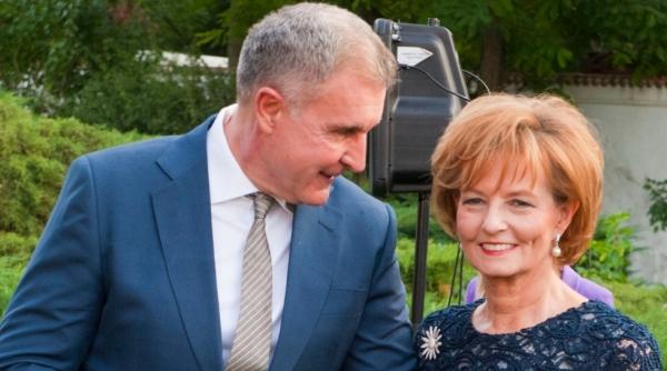 majestatea sa margareta custodele coroanei ii va primi la palatul elisabeta pe david popovici si alti campioni la natatie