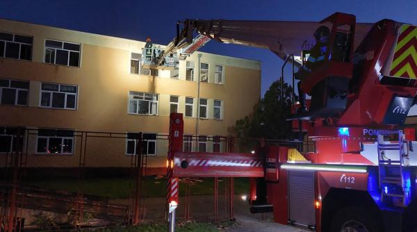incendiu in caminul in care sunt cazati elevi al unui liceu din judetul brasov