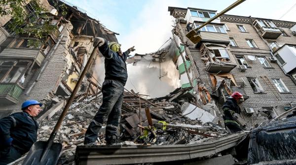 kievul in flacari incendiu la o cladire rezidentiala